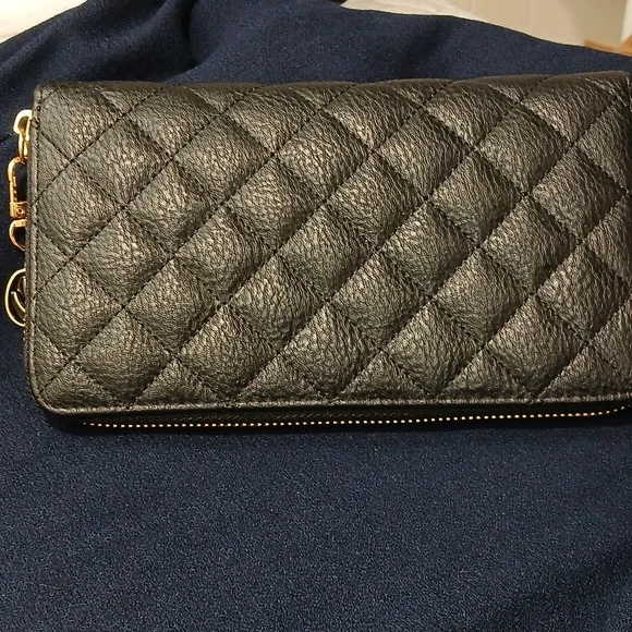 Steve Madden Black Quilted Wallet - Picture 5 of 9